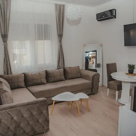 Jes Apartman *